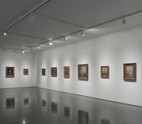 best lighting setup for art exhibitions